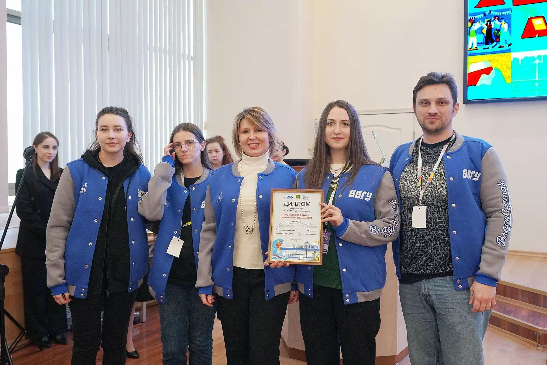 Три проекта студентов ВВГУ стали лучшими в городском дизайн-хакатоне «Арт Владивосток»