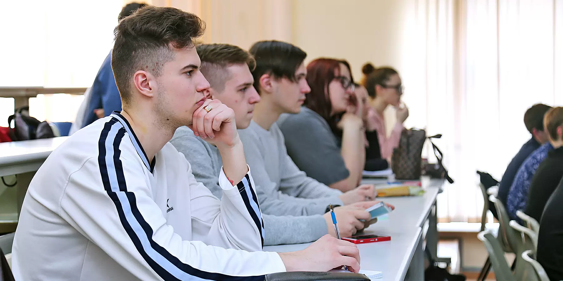 Объявлен конкурс на назначение именной стипендии ВВГУ за особые достижения студентам СПО