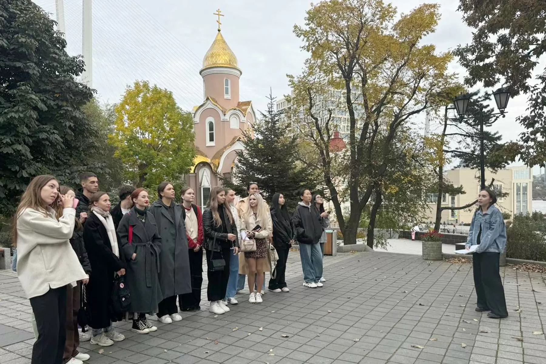 Студенты Академического колледжа ВВГУ попробовали себя в роли экскурсоводов